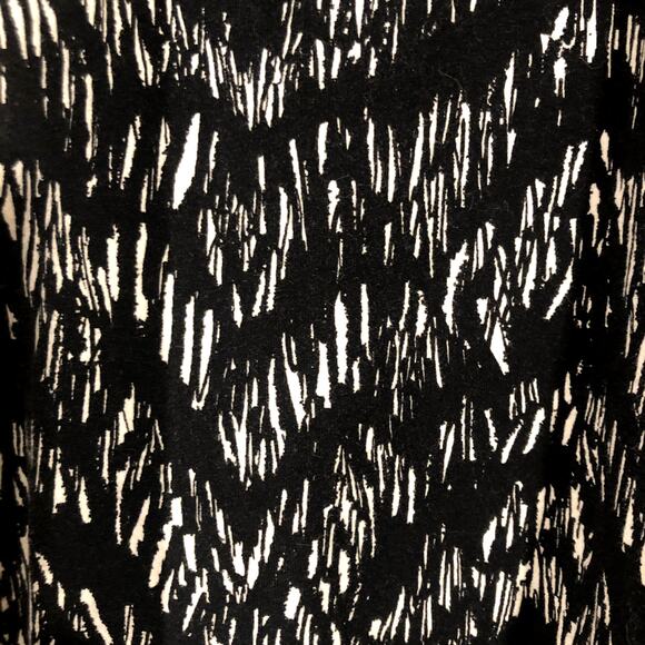 H&M abstract patterned short sleeve abstract chevron shirt - Picture 4 of 6